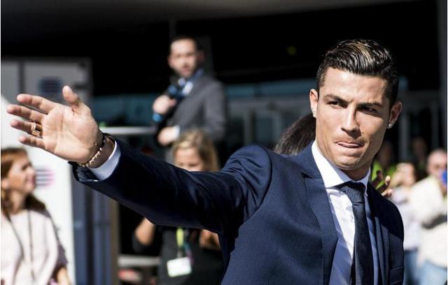 看完曼联vs埃弗顿中b费的触球集锦，拉爵还是把他卖了吧