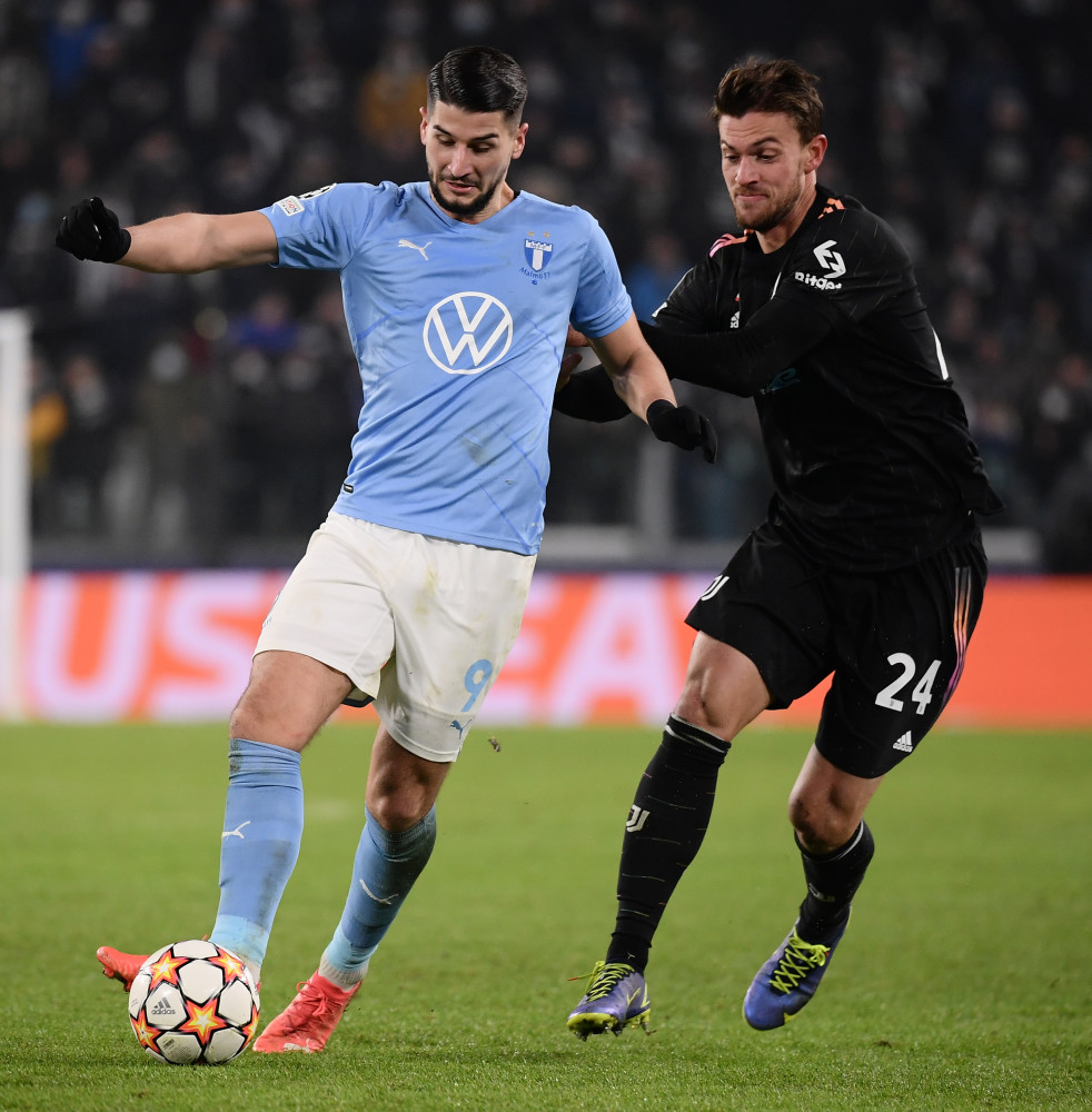 詹姆斯末节连得10分+致命抢断，湖人112-108险胜76人，40岁传奇再创历史纪录