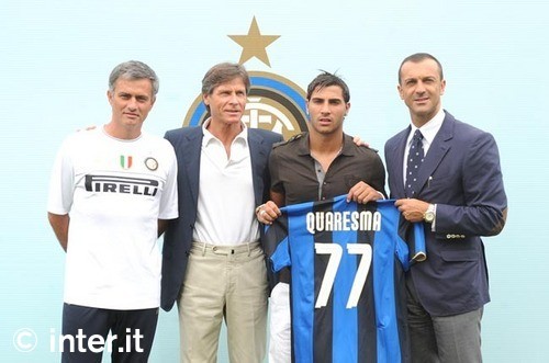 贝克汉姆的球队夺冠，全家相拥庆祝，14岁金发小七很夺目