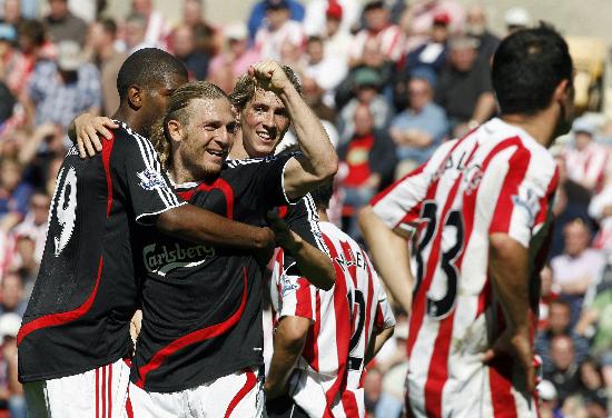 詹姆斯关键上篮锁定胜利