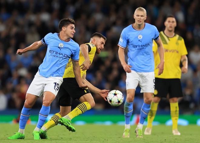 哈登在比赛中超越安东尼，进入NBA历史得分榜前十，成为首位2009届进入前十的球员，距30000分仍需1710分。（哈登超越安东尼跻身NBA历史得分前十，成2009届首人，距3万分还差1710分）