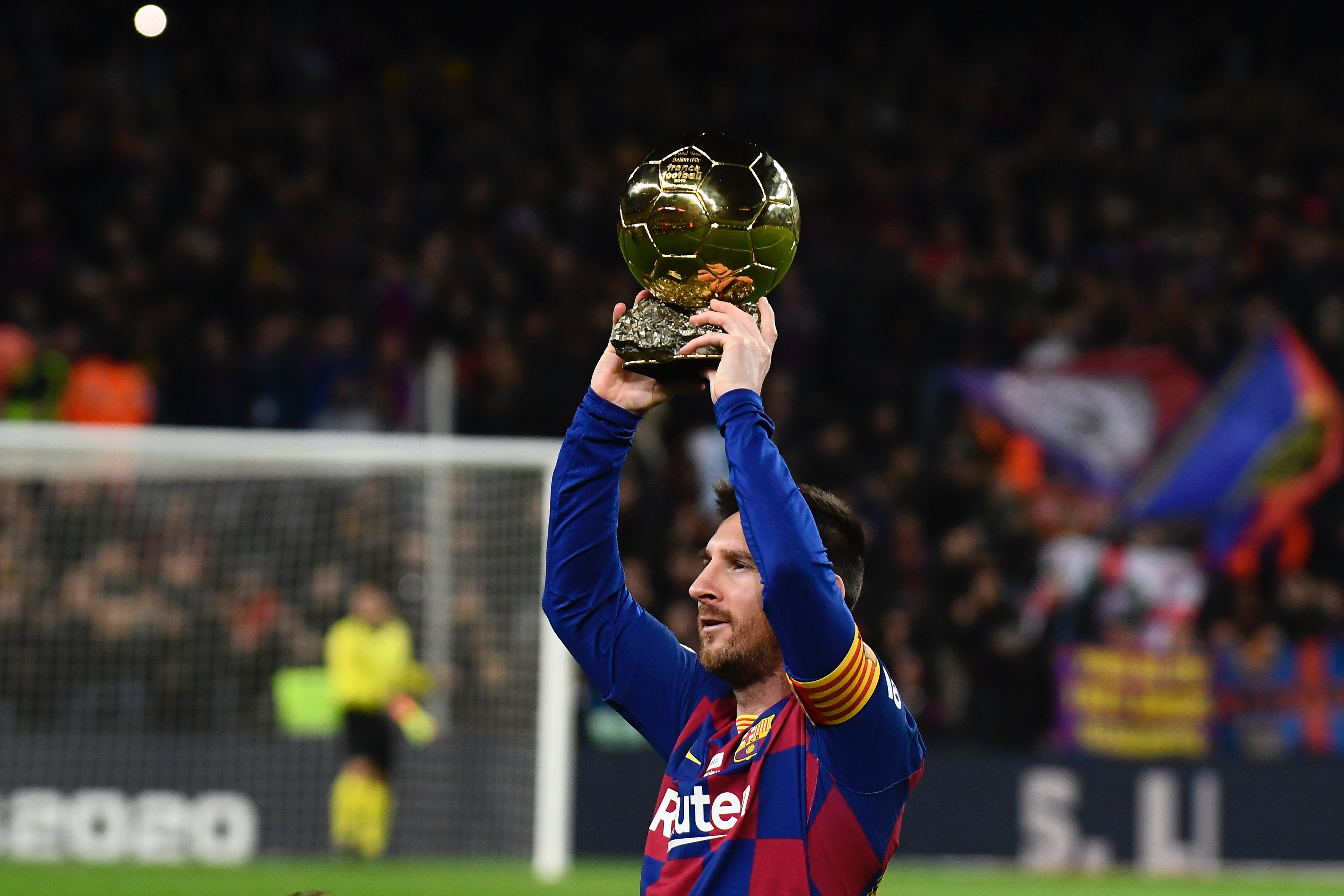 大连球迷给李昂留言寻求“信号”和“定心丸”，李昂点赞了