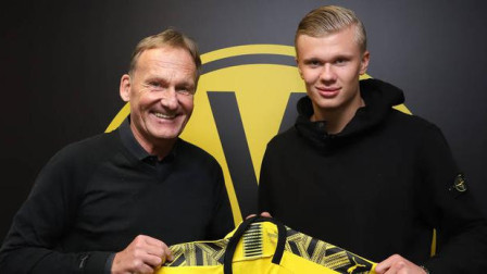 太豪横了！巴黎圣日耳曼总身价11.9亿欧，三人身价过亿欧（豪气冲天！巴黎圣日耳曼总身价达11.9亿欧，三将身价破亿）