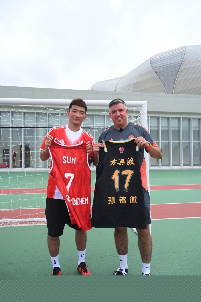 记者：若森林对安德森要价一直很高，曼城会选择埃德松