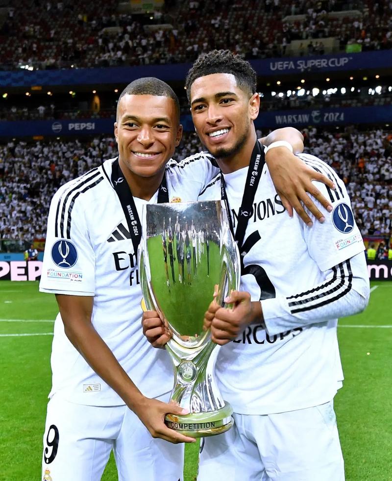 意甲知名评论员：迈尼昂不是耍脾气不续约，他只想看到米兰管理层的诚意！（意甲名嘴：迈尼昂并非赌气拒续约，只盼米兰管理层展现诚意）